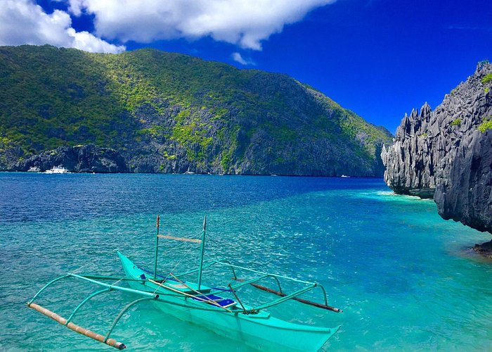 Kayaking Adventure in El Nido
