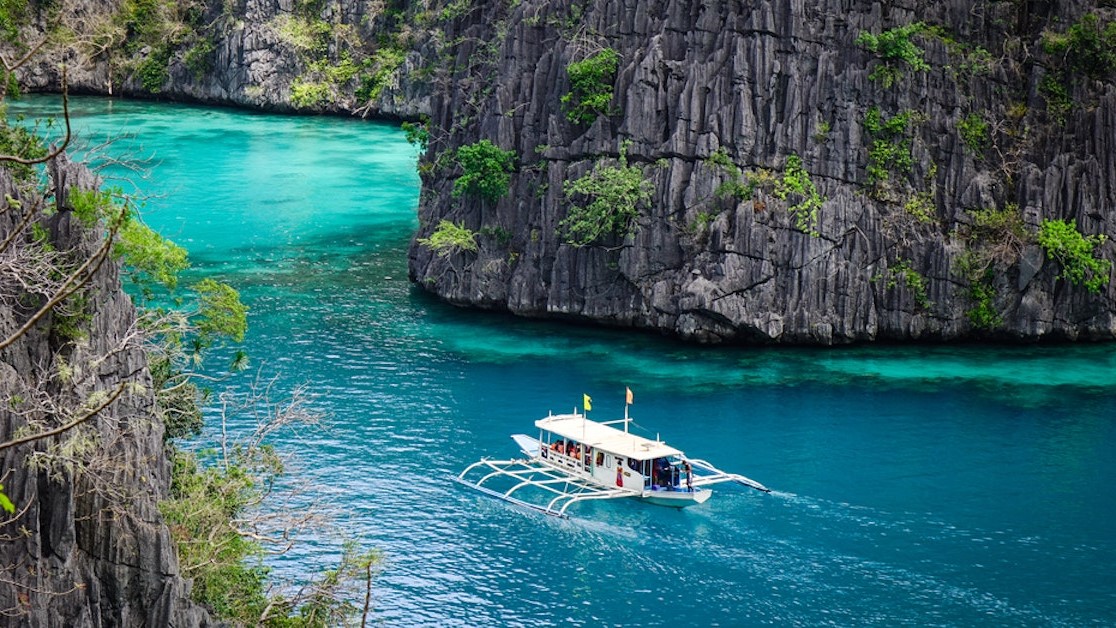 Private Boat from Coron to El Nido Adventure in Paradise